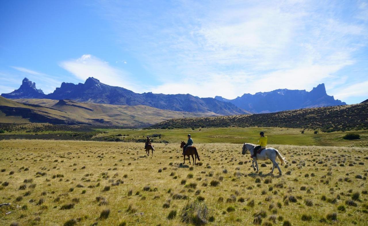 埃斯坦西亚山圭多酒店 Torres del Paine National Park 外观 照片