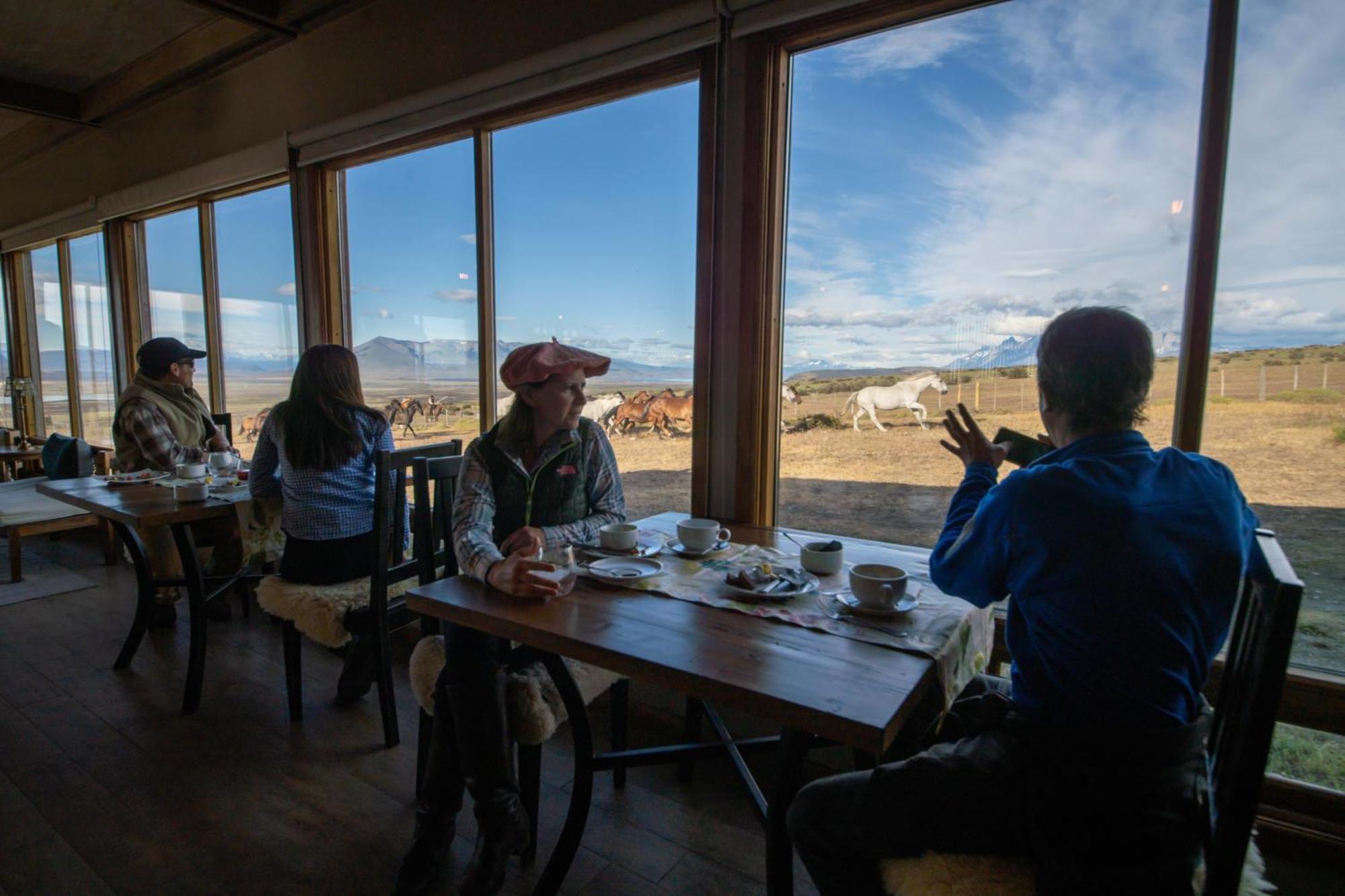 埃斯坦西亚山圭多酒店 Torres del Paine National Park 外观 照片